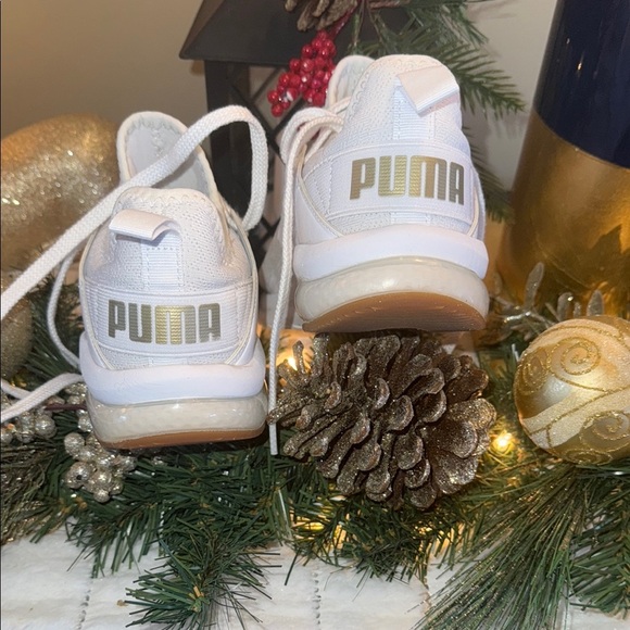 Puma White Sneakers Sleek Low-Top Design - Picture 3 of 7